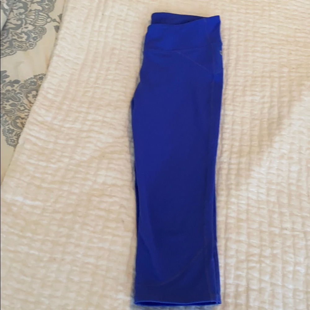 Blue fabletics crop leggings